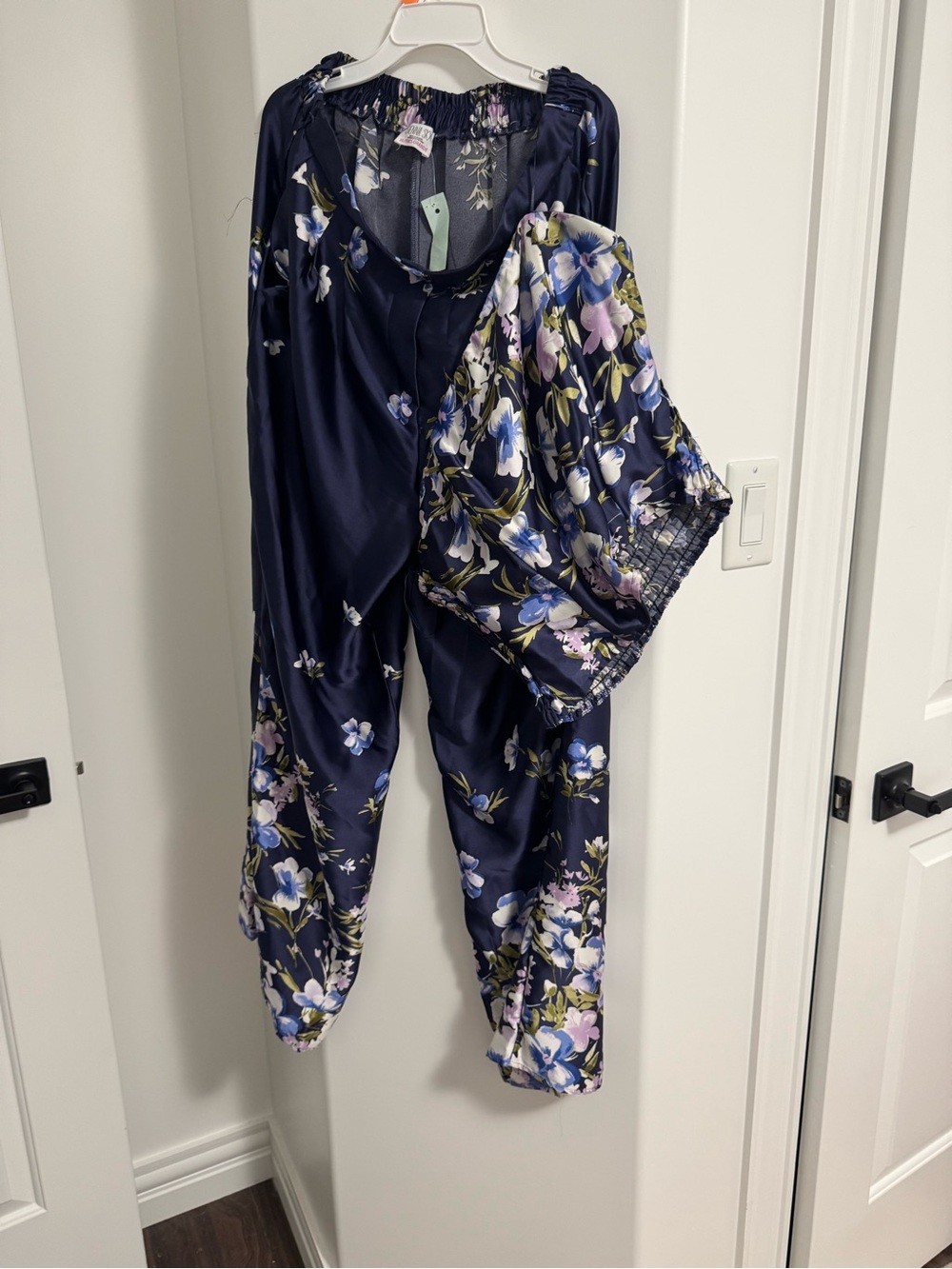 NWT SIENNA SKY Satin Floral Navy Women’s Set